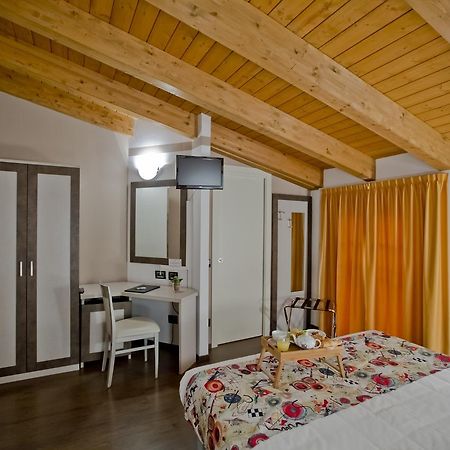 Hotel Lago Di Como Colico Bagian luar foto