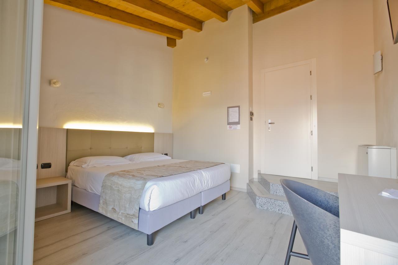 Hotel Lago Di Como Colico Bagian luar foto