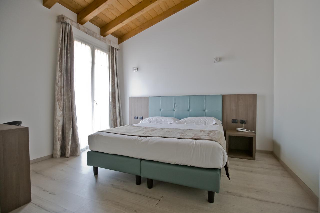 Hotel Lago Di Como Colico Bagian luar foto