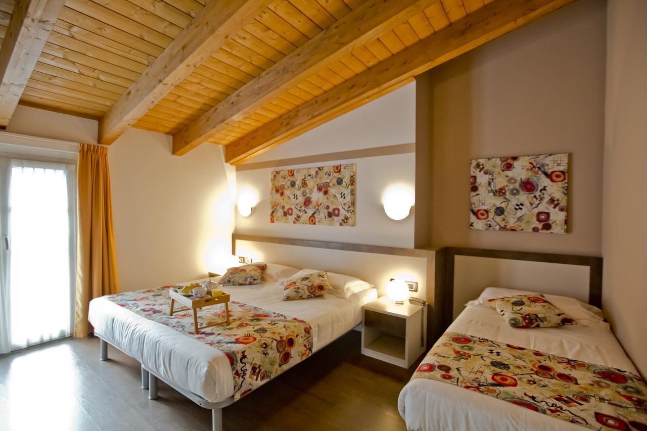 Hotel Lago Di Como Colico Bagian luar foto