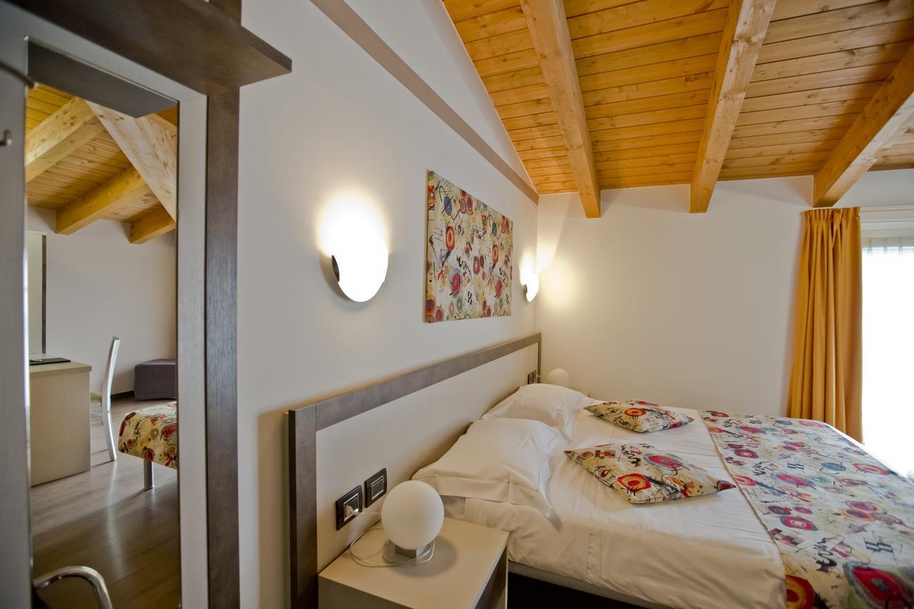 Hotel Lago Di Como Colico Bagian luar foto