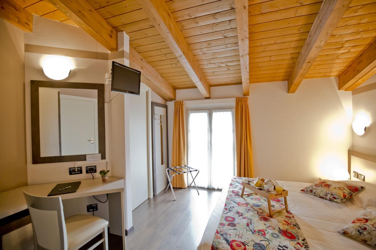 Hotel Lago Di Como Colico Bagian luar foto