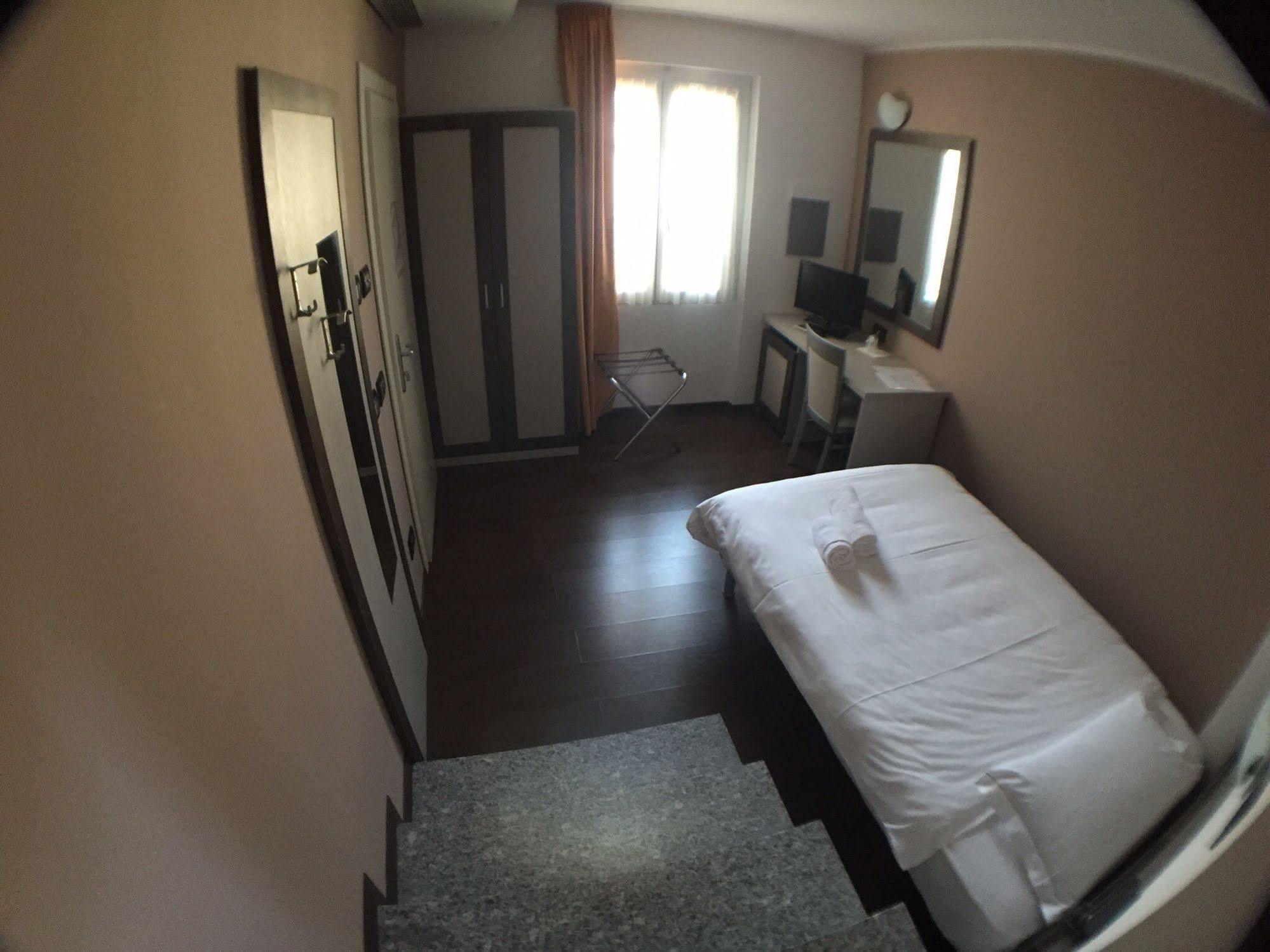 Hotel Lago Di Como Colico Bagian luar foto